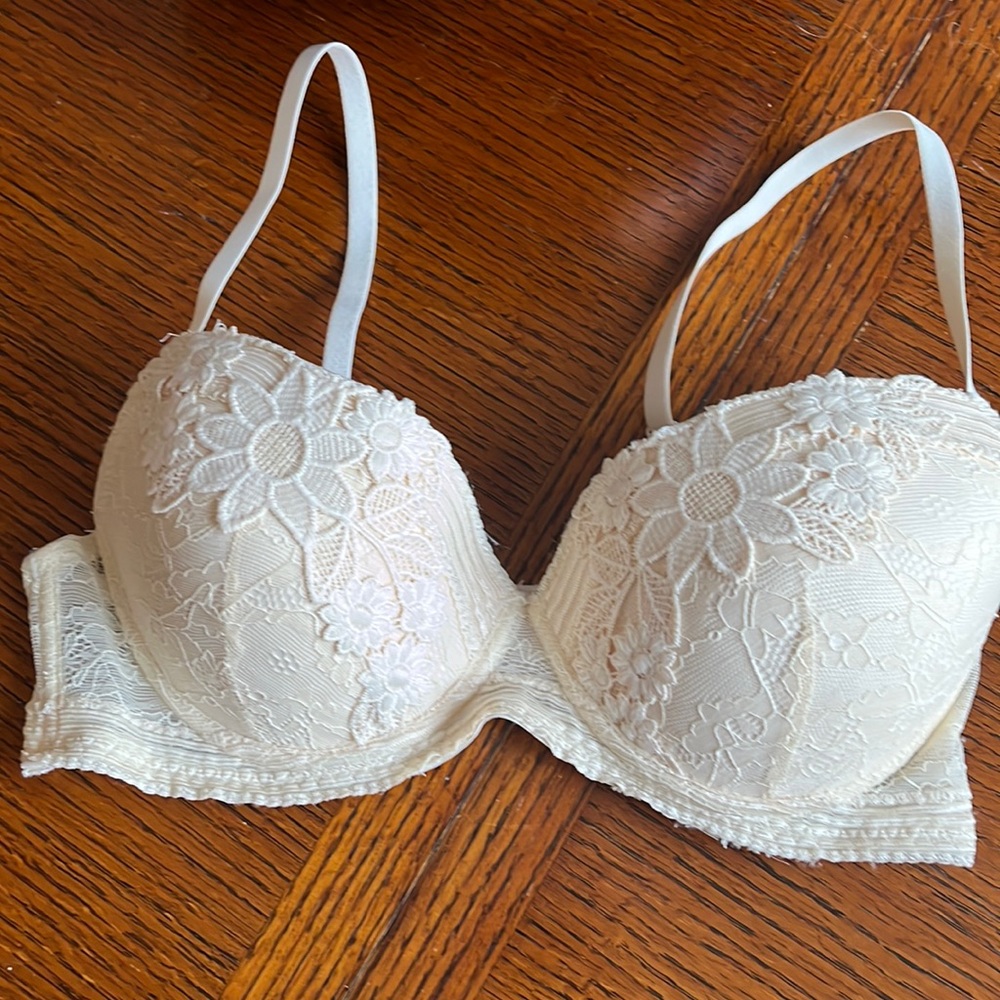 Push up embroidered bra